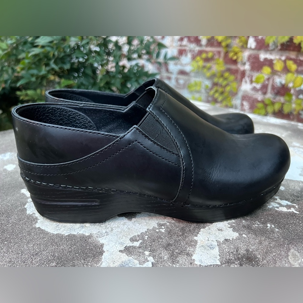 Dansko Women Clogs US Sz 8.5-9 EU 39 Black Leather